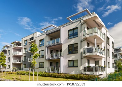 Modernes Appartementhaus im Grünen in einem Wohngebiet ​ ​ Stadt