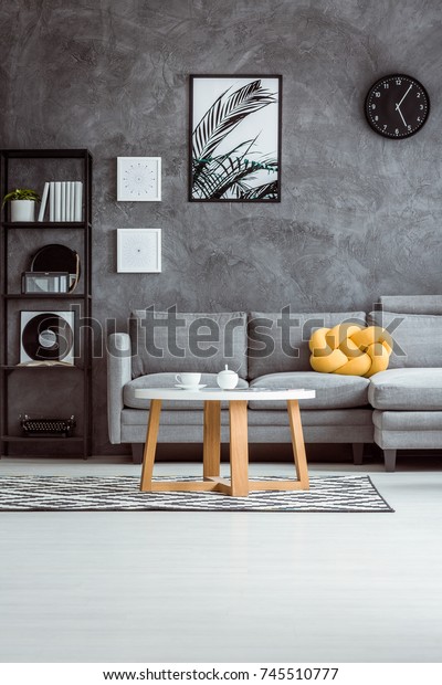 Photo De Stock De Appartement Moderne Avec Canapé Gris Mur