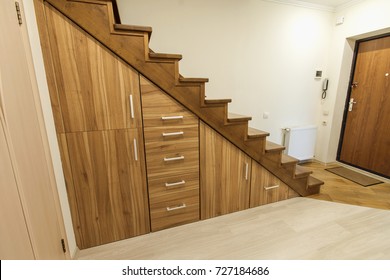 Imagenes Fotos De Stock Y Vectores Sobre Muebles Bajo Escaleras