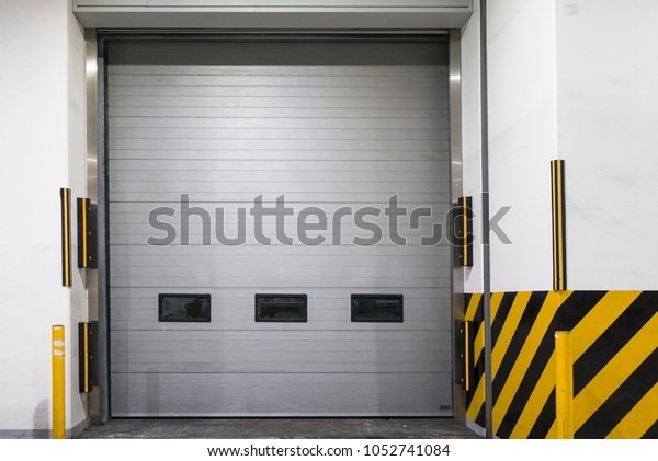 Modern Car Garage with\
automatic Door
