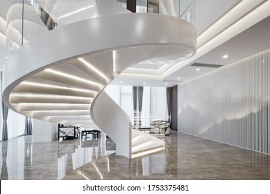 Modernes chinesisches Büroambiente, 
helle Lobby und Treppe
