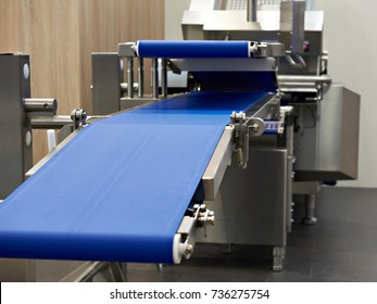 Modern Conveyor And Slicer For Food Industry