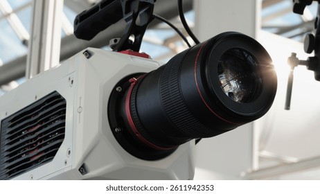 Modern Digital Camera for Precise Tracking with Telephoto Lens