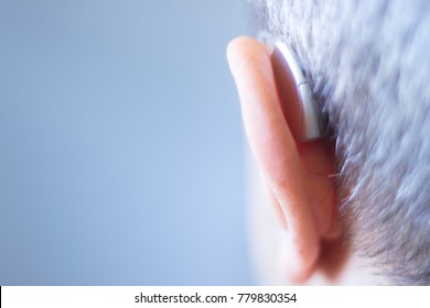 Modernes digitales Hörgerät für Gehörlosigkeit und schwerhörige Patienten.