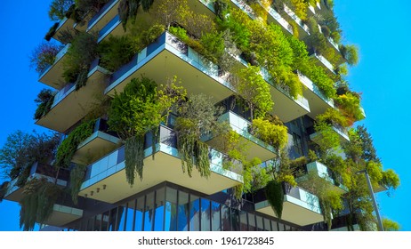 Modern And Eco-friendly Skyscrapers With Many Trees On Each Balcony. Bosco Verticale. Modern Architecture, Vertical Gardens, Terraces With Plants. Green Planet. Blue Sky. Milan, Italy, April 2021: 