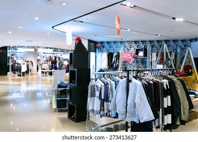 104,909 Clothes shop front Images, Stock Photos & Vectors | Shutterstock