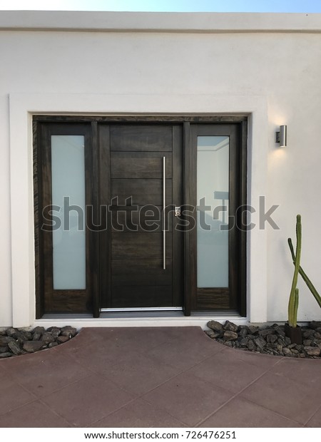 Modern Front Door Mid Century Modern Stockfoto Jetzt