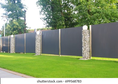 Modern Garden Design With Fence