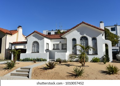  Modern homes and estates in an upmarket residential neighborhood of Los Angeles, CA.