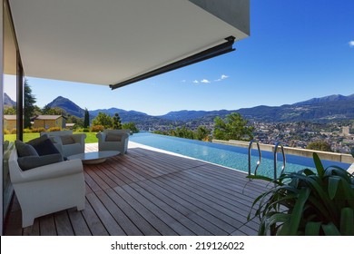 Modern House With Infinity Pool In Exterior