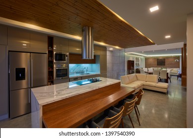 Moderne Küche und Esszimmer