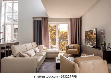modern classic new traditional living roomのイラスト素材 621825560