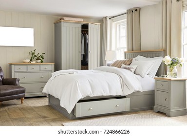 Modern master bedroom interior - Shutterstock ID 724866226