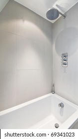 Modern Minimal Style Bath With Built In Large Sprinkler