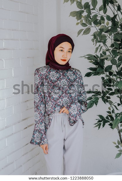 Modern Muslim Girl Fashion Hijabbeautiful Muslim Stock Photo Edit Now