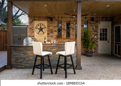 Modern Outdoor Kitchen That Has 260nw 1898835154 