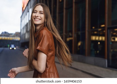 Modern People, Urban Lifestyle And Women Concept. Cheerful Gorgeous Young Lady Turn Around To Smile And Look At Camera While Walking City Street, Enjoying Spring Warm Day, Feel Upbeat