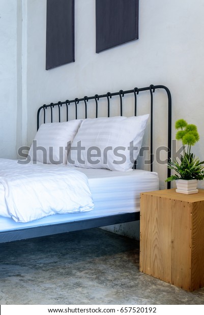 Modern Rustic Bedroom Artificial Flower Vase Objects