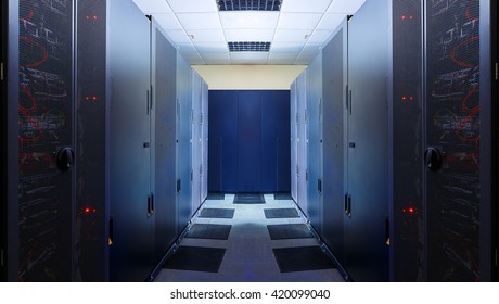 Modern Server Room Symmetry Ranks Supercomputers Light