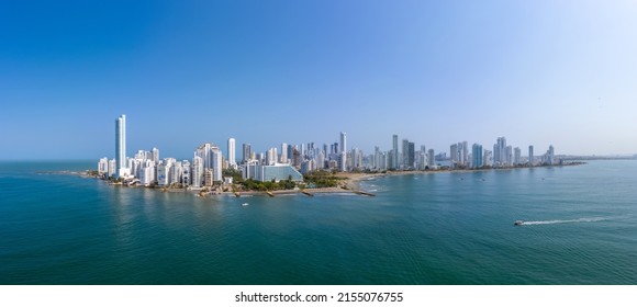 Die modernen Wolkenkratzer in der Cartagena de Indias in Kolumbien an der Karibikküste Südamerikas. Panoramasicht auf das Bocagrande-Viertel