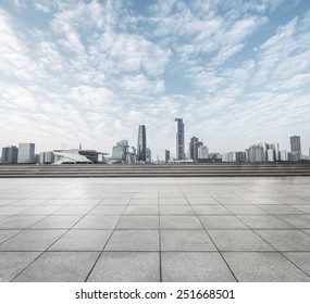 современный квадрат с горизонтом и городским фоном