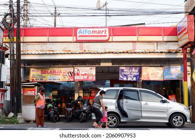 Modern Store Building Indomaret Dan Alfamart Stock Photo 2060907953 ...