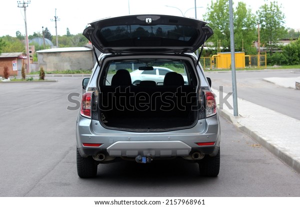 Modern SUV open trunk.\
Modern car with open empty trunk. Modern wagon car open trunk. Car\
boot is open. 