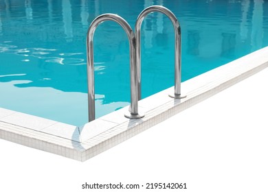 Piscina moderna con escalera