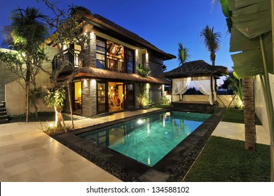 Modern Tropical Villa With Swimming Pool