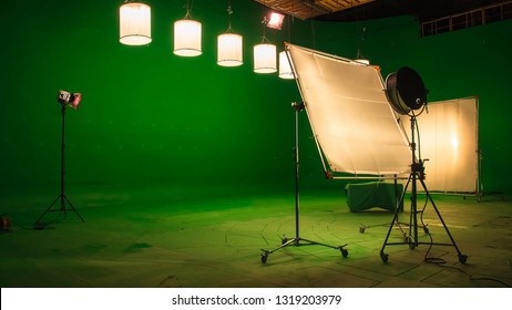 Modern Tv Studio Green Screen Chroma Stock Photo 1319203979 | Shutterstock