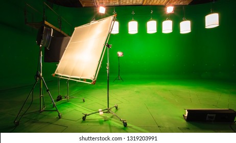 Modern Tv Studio Green Screen Chroma Stock Photo 1319203991 | Shutterstock