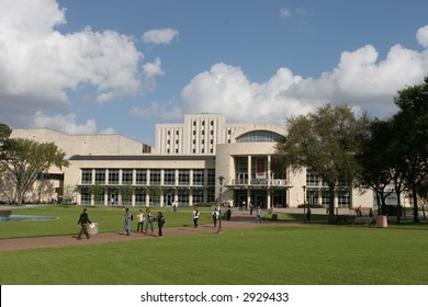 57,094 Modern University Campus Images, Stock Photos & Vectors ...