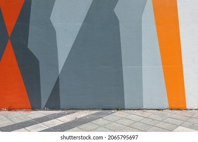 Modern urban scene with empty street and colorful geometrical wall. Creative modern urban city background for advertising mockups. 