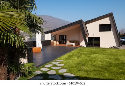 Modern Villa, Exterior With Lawn