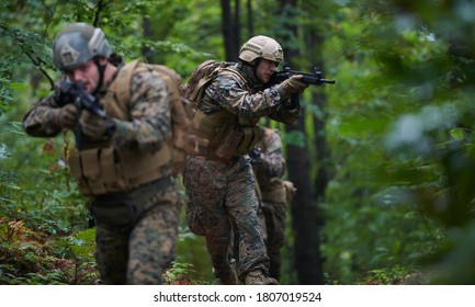 Modern Warfare Soldiers Squad Running Team Stock Photo 1807019524 