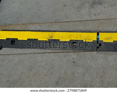 Modular Interlocking Channels: Engineered with heavy-duty rubber base interlocking joints and a secure hinged top lid that provides quick access while safely shielding multi-channel wiring, hoses, and power cables from vehicular or foot traffic.
