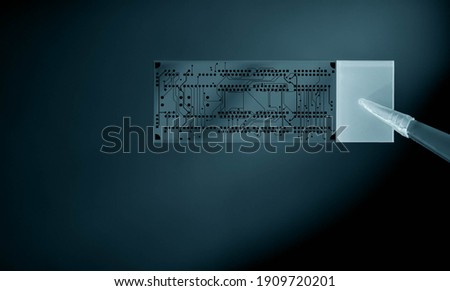 Module lab he chip on a glass plate