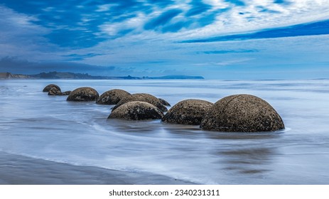 Moeraki boulders with long exposure.
