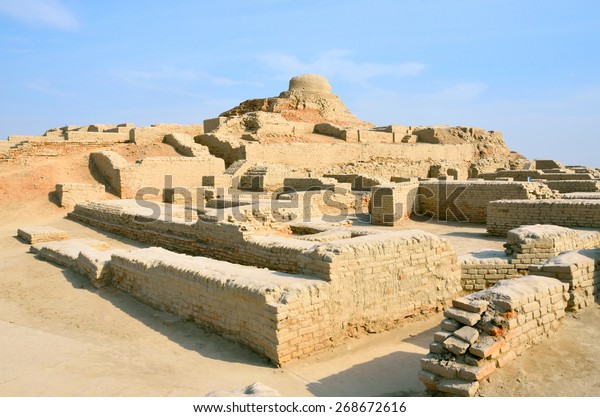 MOHENJO- DARO, PAKISTAN ?? MARCH 28 2015: Mohenjo-daro is an ancient Indus Valley Civilization city that built around 2600 BCE and flourished till 1900 BCE. It was<br/> rediscovered in the 1920s.<br/> 