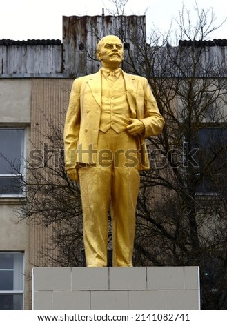 Moldova. Autonomous Territorial Unit of Gagauzia (Gagauziya AKA ATUG). Ceadîr-Lunga (Çadır-Lunga). Golden Lenin Statue.