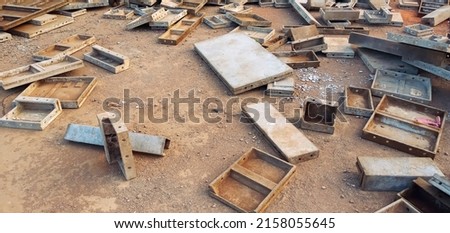 Molds used in the construction of outdoor concrete houses, dirty and neglected pieces in central america.