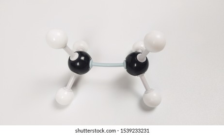 Molecular structure of Ethane, Two black carbon and six white hydrogen