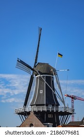 Molen de Adriaan is a smocked windmill that sits on the scenic Spaarne River in central Haarlem. Molen de Adriaan originally built in 1779. Haarlem, North Holland, the Netherlands.