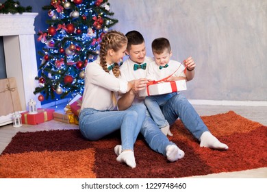 Mom Dad And Little Son Christmas New Year And Christmas Gifts Mom Dad And Little Son Christmas New Year And Christmas Gifts