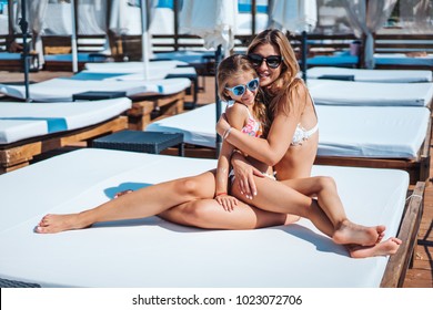 Nudist mom and daughter