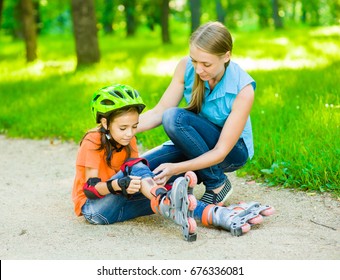 15,124 Kid on moms legs Images, Stock Photos & Vectors | Shutterstock