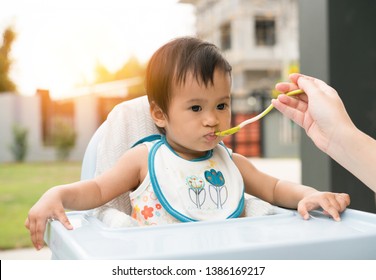 Mom Feeding Her Baby Girl Spoon Stock Photo 1386169217 | Shutterstock