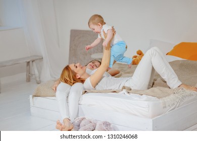 16,861 Mom son playing bed Images, Stock Photos & Vectors | Shutterstock