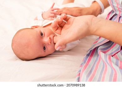 Mom Prepare Her Newborn Baby To Breastfeed