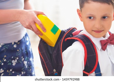 197 Mom Packing School Lunch Images, Stock Photos & Vectors | Shutterstock